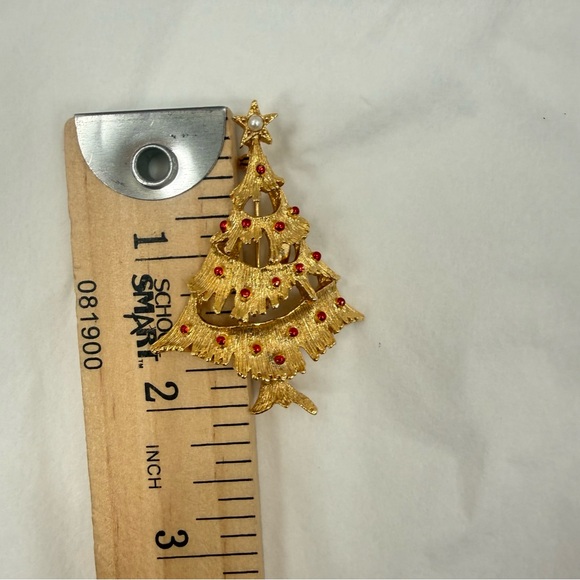Vintage Signed Gerry's Goldtone Red Enamel Christmas Tree Shape Pin Brooch - Picture 6 of 6